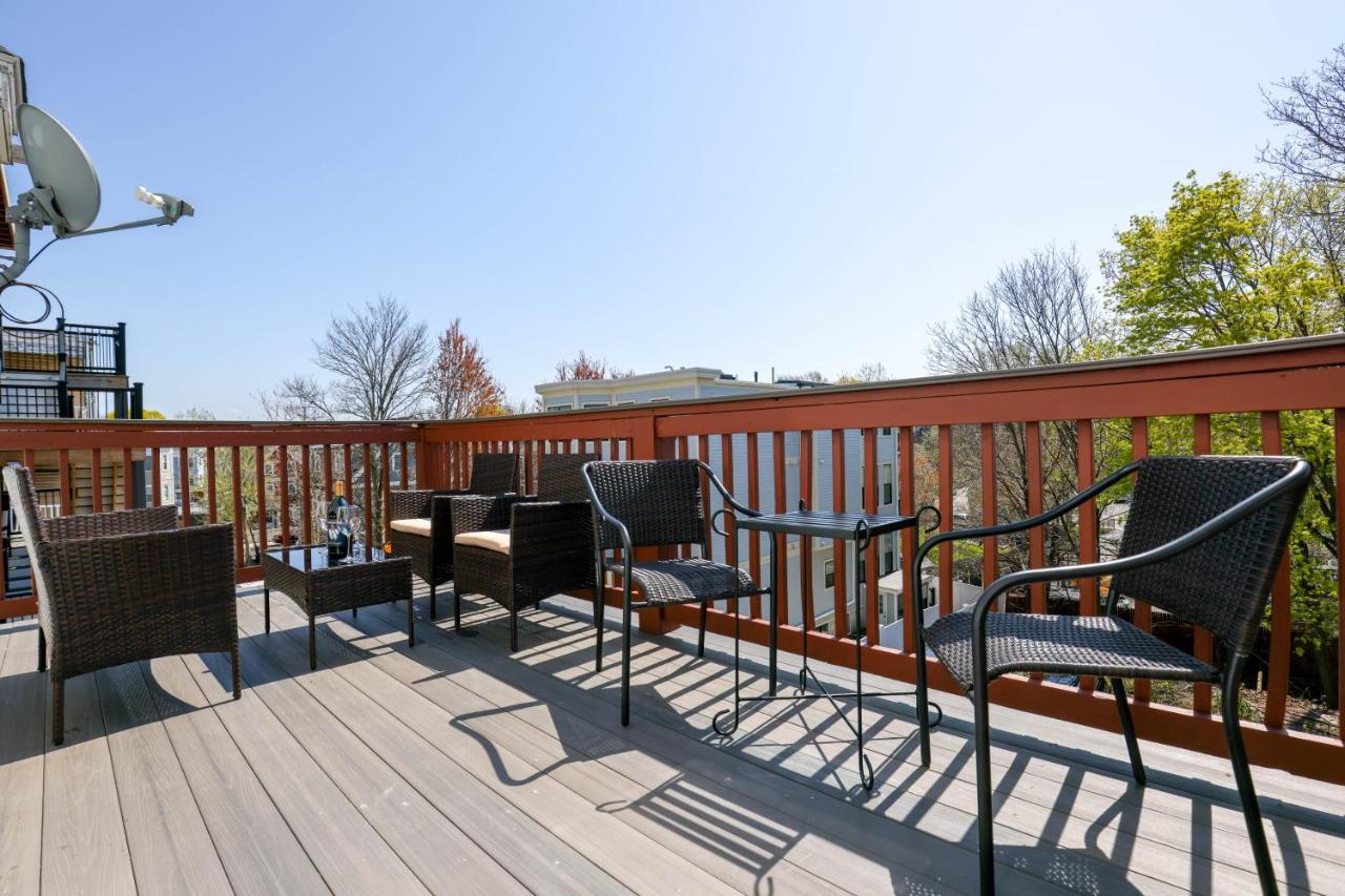 Amazing Family-Friendly And Group-Friendly Accommodation #Thebackdorch Boston Exterior foto