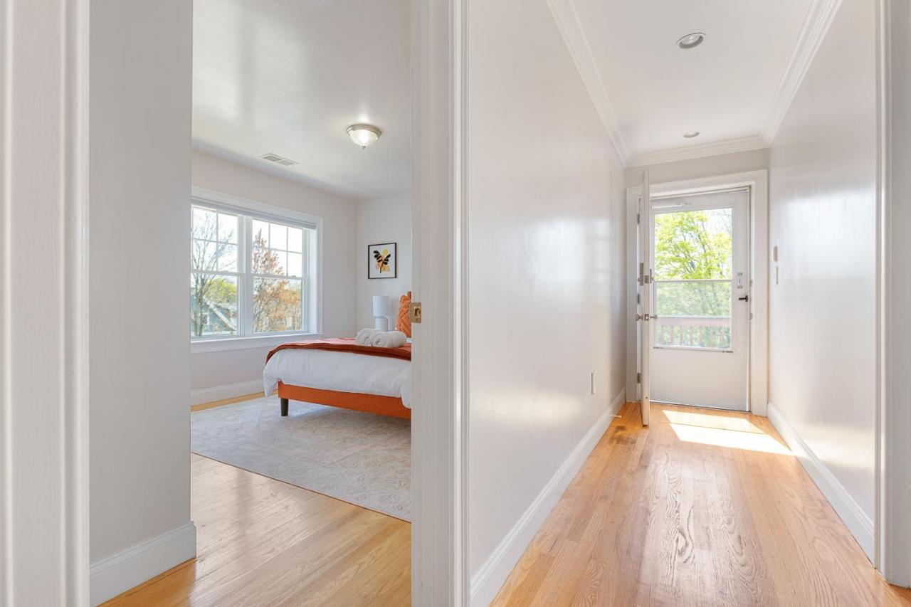 Amazing Family-Friendly And Group-Friendly Accommodation #Thebackdorch Boston Exterior foto