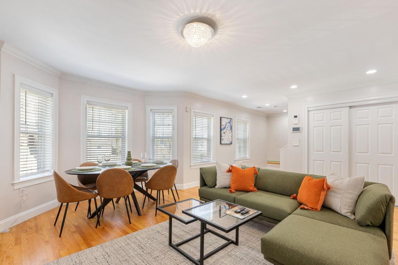 Amazing Family-Friendly And Group-Friendly Accommodation #Thebackdorch Boston Exterior foto